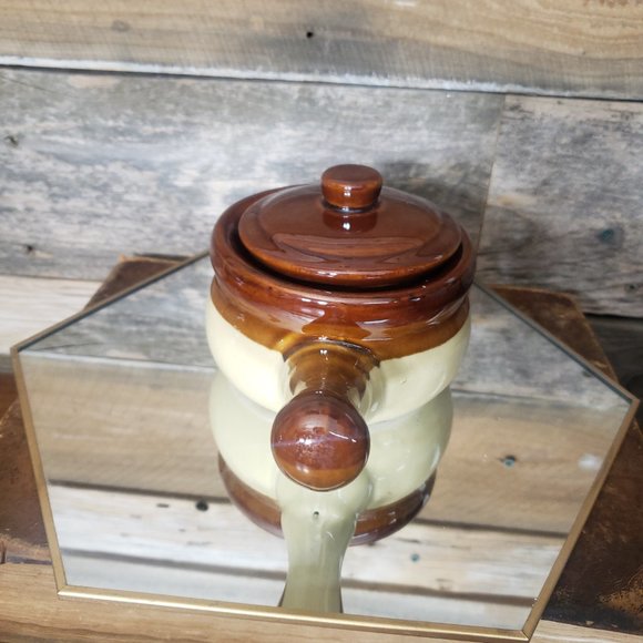 Small Covered Stoneware Soup/Bean Pot with handle. - Picture 12 of 13